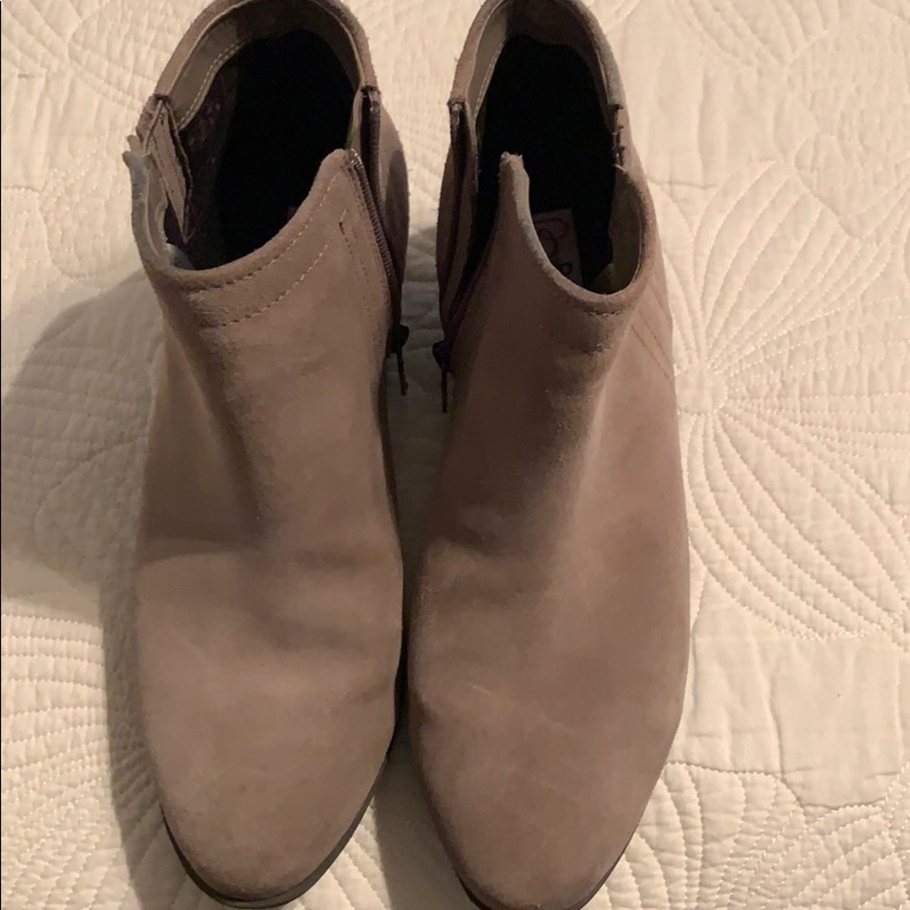 Blonde waterproof booties. Size 9